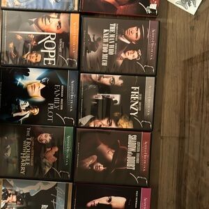 Alfred Hitchcock,  10 DVDs movies.